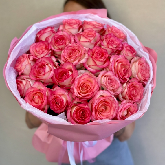 25 розовых роз 